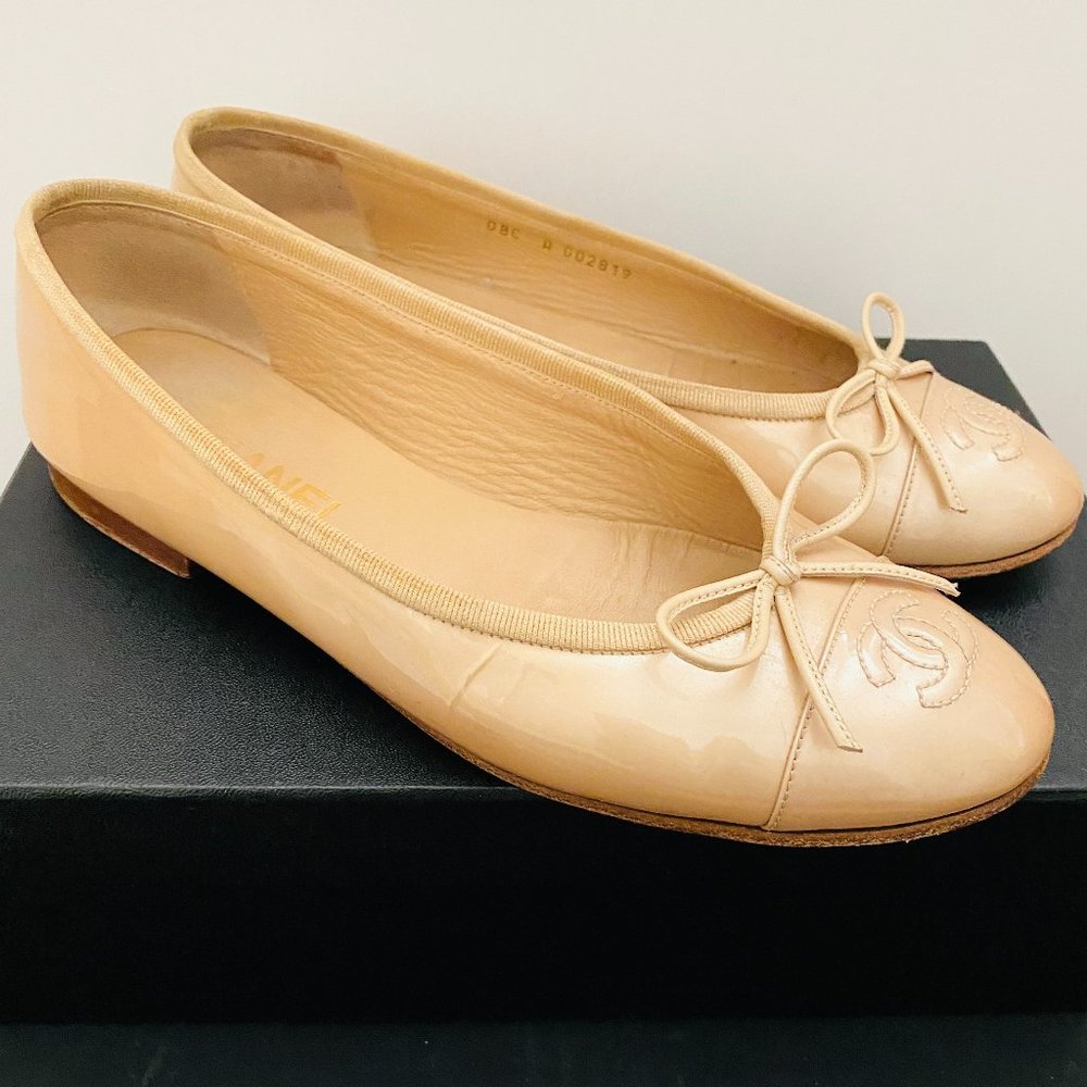 CHANEL Nude Patent Leather Cap-Toe Ballet Flats with CC Logo
